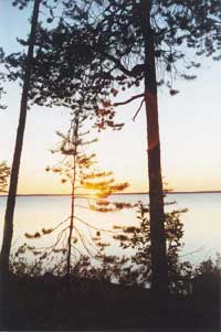 Закат на озере Поньгома